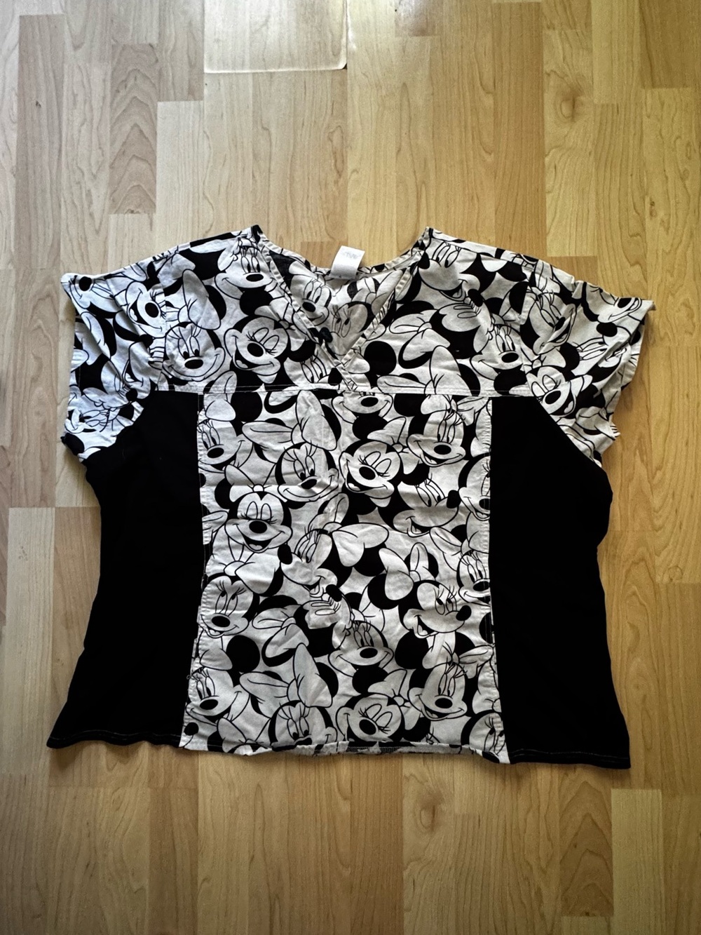 Black & White Minnie Mouse Panel V-Neck Short Sleeve Scrub Top